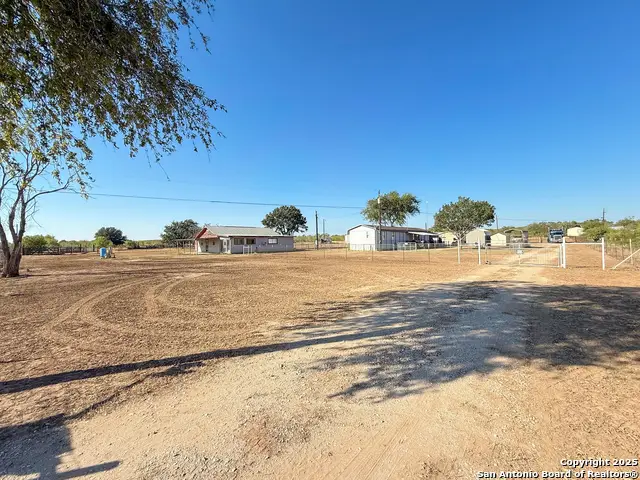 179 Pr 6624, Devine, TX 78016 - Image #2
