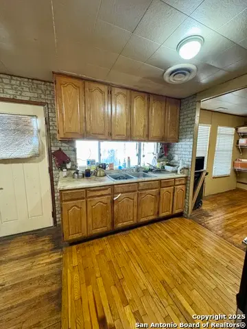 607 W Theo Ave, San Antonio, TX 78225 - Image #2