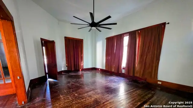 1602 Avenue U, Hondo, TX 78861 - Image #3