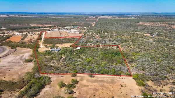 320 Pullins Drive, Pleasanton, TX 78064
