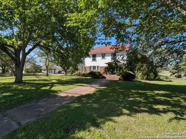 1002 E Gonzales, Yoakum, TX 77995 - Image #2