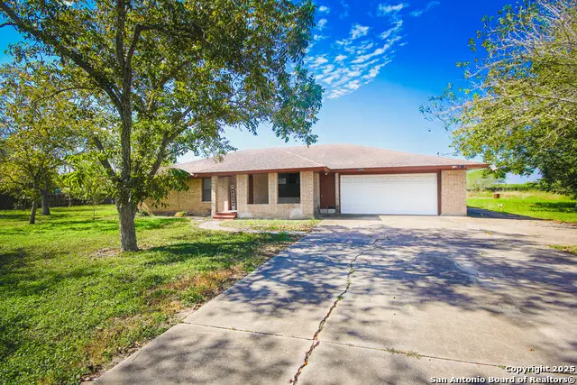 2544 Mari Gail St, Beeville, TX 78102 - Image #1