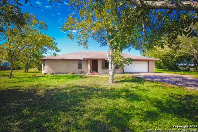 2544 Mari Gail St, Beeville, TX 78102 - Image #2