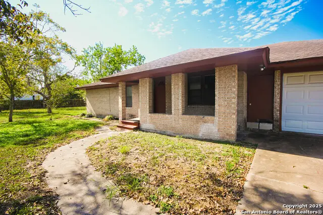 2544 Mari Gail St, Beeville, TX 78102 - Image #3
