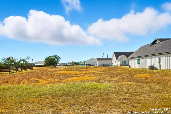 20 Tawny Oak, Bandera, TX 78003