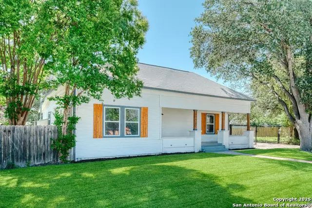 1301 Avenue K, Hondo, TX 78861 - Image #2