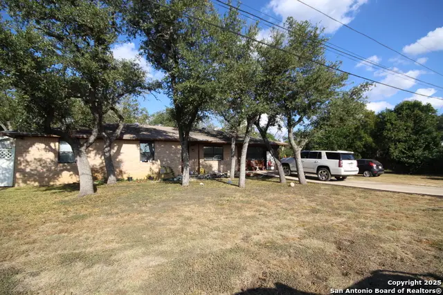 105` E Kathyleen, Kerrville, TX 78028 - Image #1
