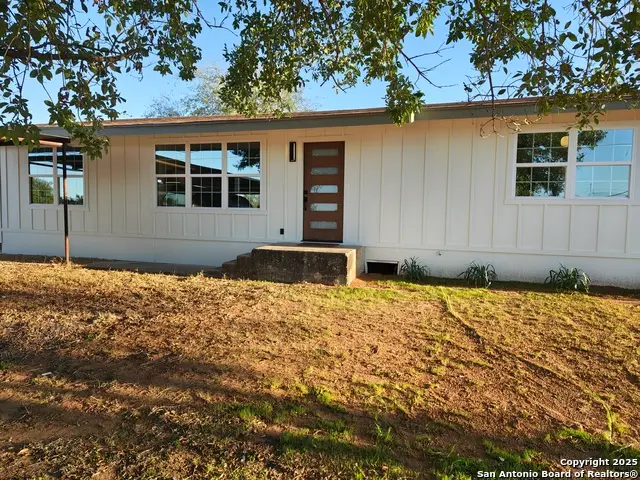 371 Rose Blvd, Charlotte, TX 78011 - Image #1