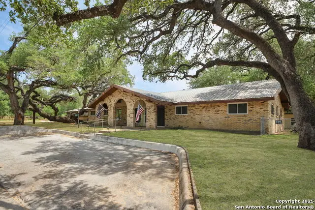 102 Southgate, Pleasanton, TX 78064 - Image #3