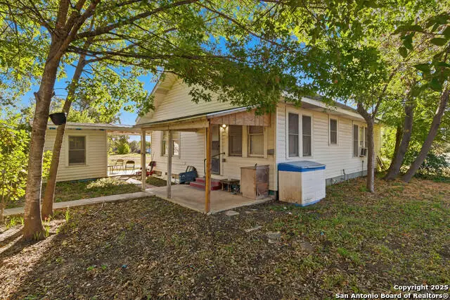 603 E Court, Seguin, TX 78155 - #1