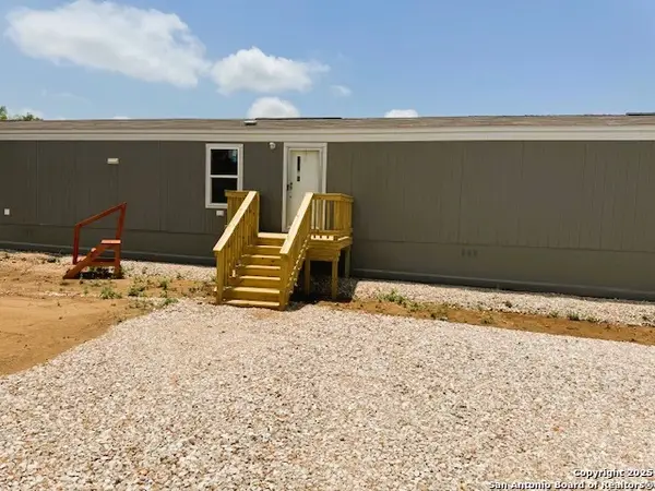 277 County Road 1647 Unit 2, Moore, TX 78057