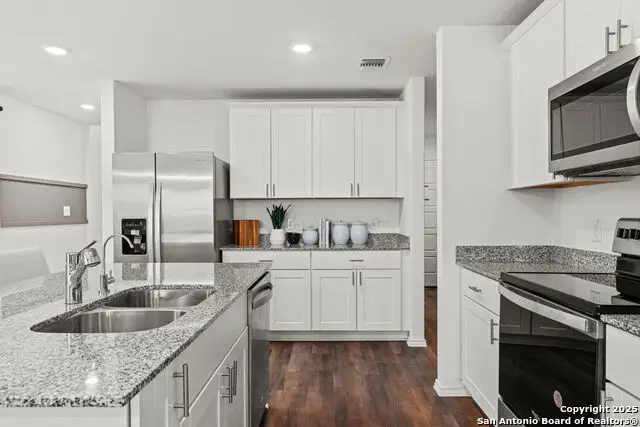 935 Bluegrass Pt, New Braunfels, TX 78130 - Image #2