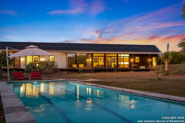 514 County Road 669, Devine, TX 78016