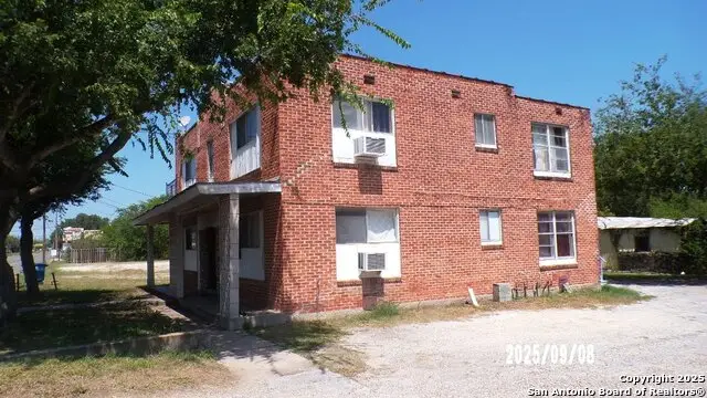 704 N Washington, Beeville, TX 78102 - Image #2