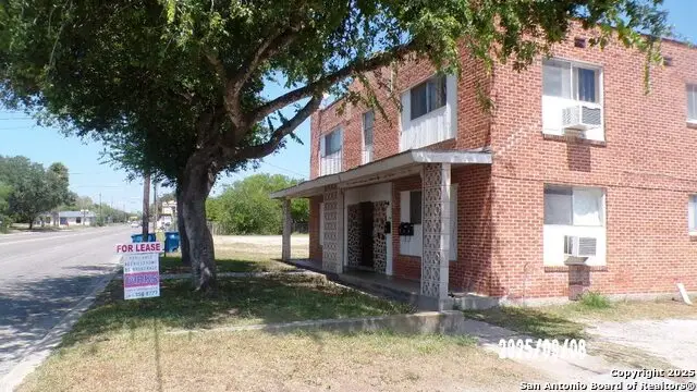 704 N Washington, Beeville, TX 78102 - Image #3
