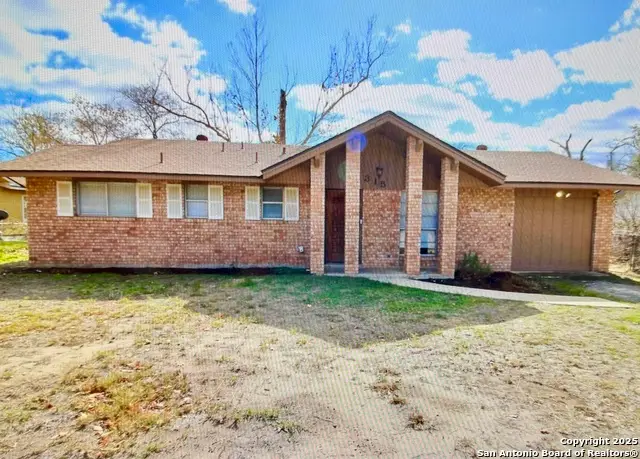 315 Mockingbird, Devine, TX 78016 - Image #1
