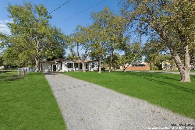 735 Krezdorn, Seguin, TX 78155 - Image #2