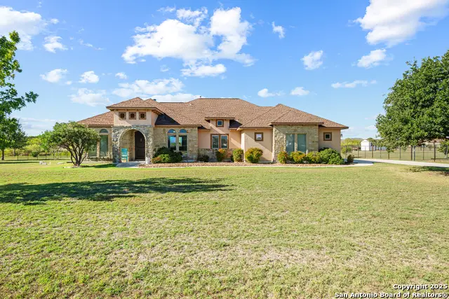 16026 Lake Shore Dr, Lytle, TX 78052 - Image #2