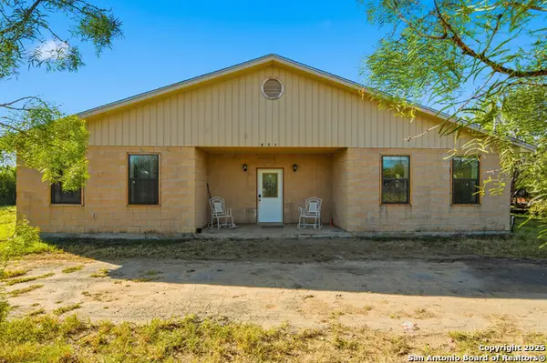 411 W Daniel, Uvalde, TX 78801