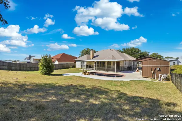 144 Las Palomas, La Vernia, TX 78121