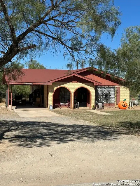 327 Carrizo Hill, Carrizo Springs, TX 78834 - Image #2