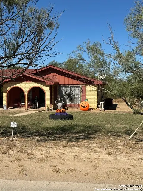 327 Carrizo Hill, Carrizo Springs, TX 78834 - Image #3