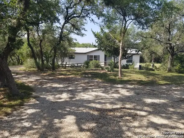 182 Laurel Ridge, Lakehills, TX 78063