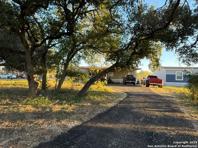 137 Viridian View, Pleasanton, TX 78064 - Image #2