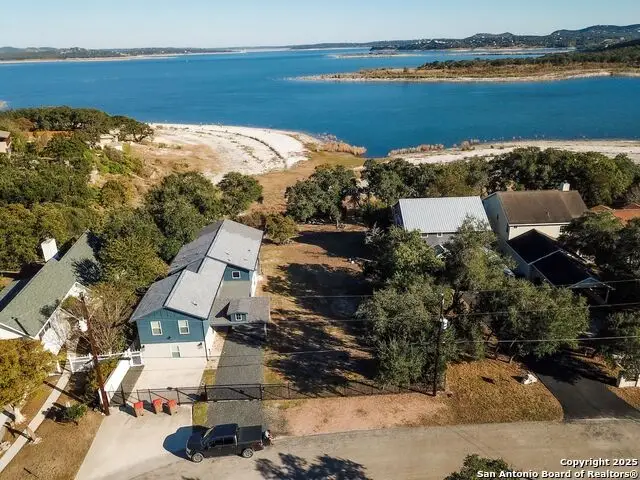 864 Lakebreeze Dr, Canyon Lake, TX 78133 - #1