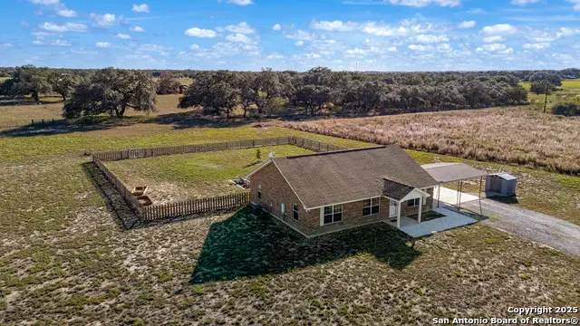 118 Stallion Trl, Natalia, TX 78059 - Image #1