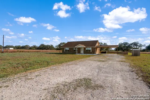 118 Stallion Trl, Natalia, TX 78059 - Image #2