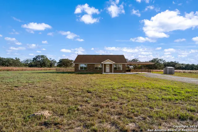 118 Stallion Trl, Natalia, TX 78059 - Image #3