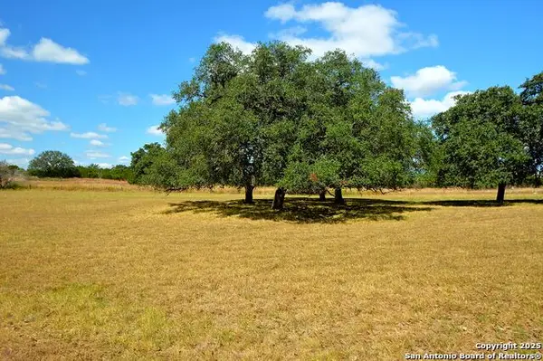 936 Saddle Club Dr, Kerrville, TX 78028