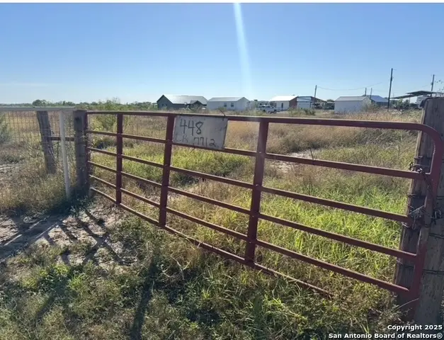 448 County Road 7712, Devine, TX 78016 - Image #2