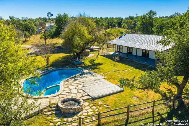 28 Ruger Rd, Fredericksburg, TX 78624 - Image #1