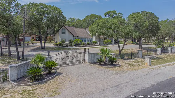 323 Shannon Ridge Dr., Floresville, TX 78114