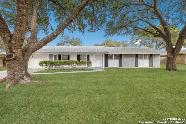 413 Cloudmont Dr, Windcrest, TX 78239 - Image #2