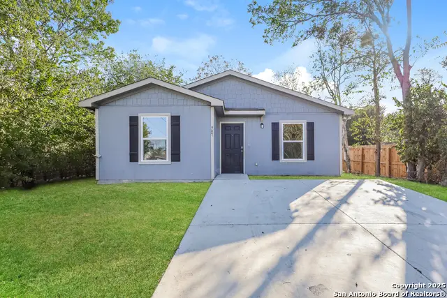 907 Liberty, Seguin, TX 78155 - Image #1