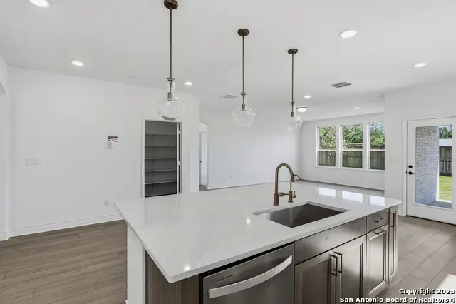 527 Athabaska Trail, New Braunfels, TX 78130 - Image #2