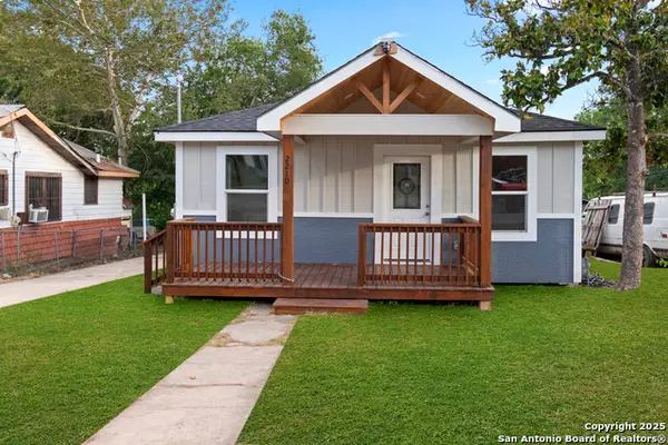 2210 Crockett, San Antonio, TX 78202