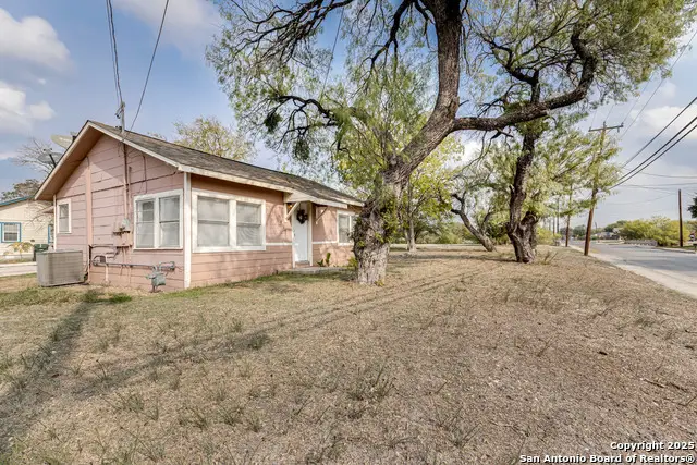 835 Grosvenor, San Antonio, TX 78221 - Image #2