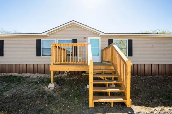 1320 Ruhmann St, Kenedy, TX 78119