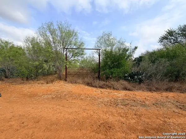 569 Couser, Charlotte, TX 78011