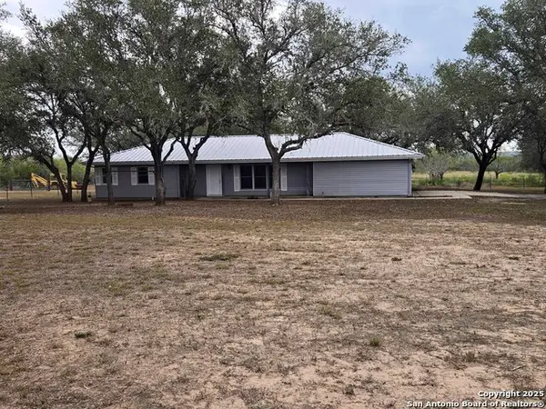 5192 County Road 346, Beeville, TX 78102