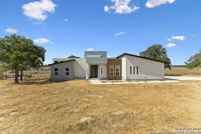 147 Las Palomas, La Vernia, TX 78121 - Image #2