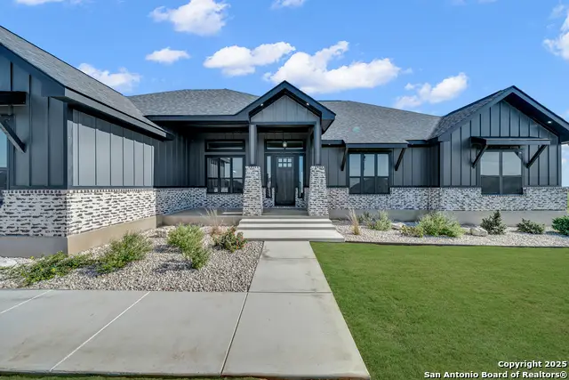 111 Sunset Dr, La Vernia, TX 78121 - Image #2