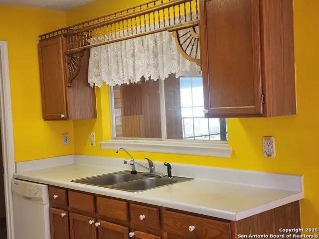 11090 Kimes Park, San Antonio, TX 78249 - Image #2