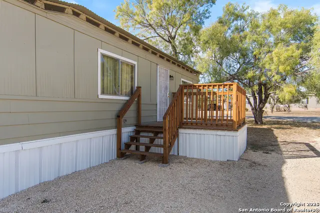 401 Uvalde Oaks Dr, Uvalde, TX 78801 - Image #2