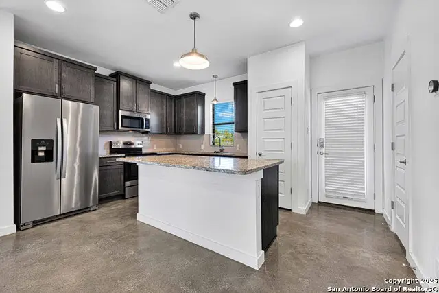1162 N Olive St, San Antonio, TX 78202 - Image #3