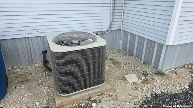 501 S Parker, Nixon, TX 78140 - Image #3